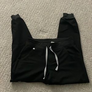 Women’s figs, size small